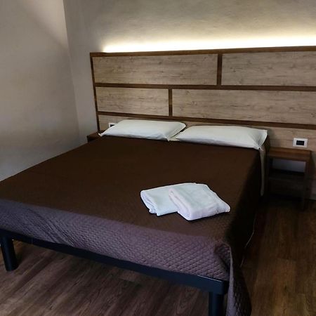 Lo Sciatore Hotel & Restaurant カミリアテッロ・シラーノ エクステリア 写真
